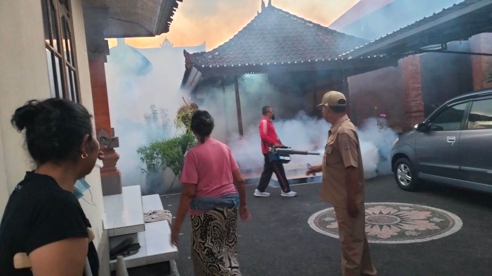 FOGING SWADAYA DI LINGKUNGAN SABA, KELURAHAN PENATIH