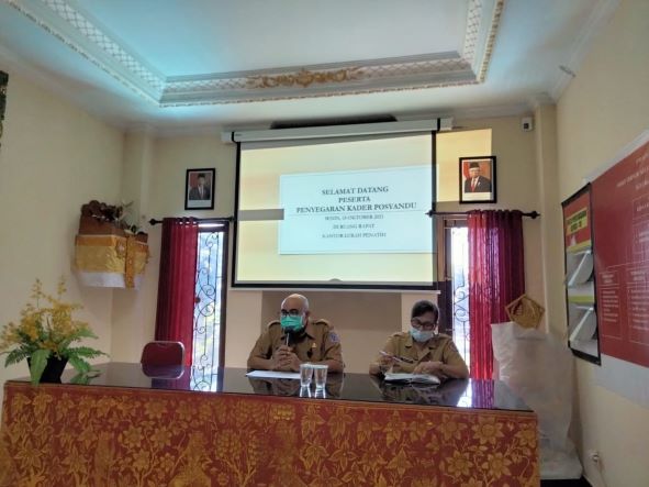 PENYEGARAN KADER POSYANDU SE-KELURAHAN PENATIH OLEH KEPALA PUSKESMAS DENPASAR TIMUR II 