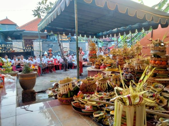 PERAYAAN TUMPEK WARIGA DI KELURAHAN PENATIH